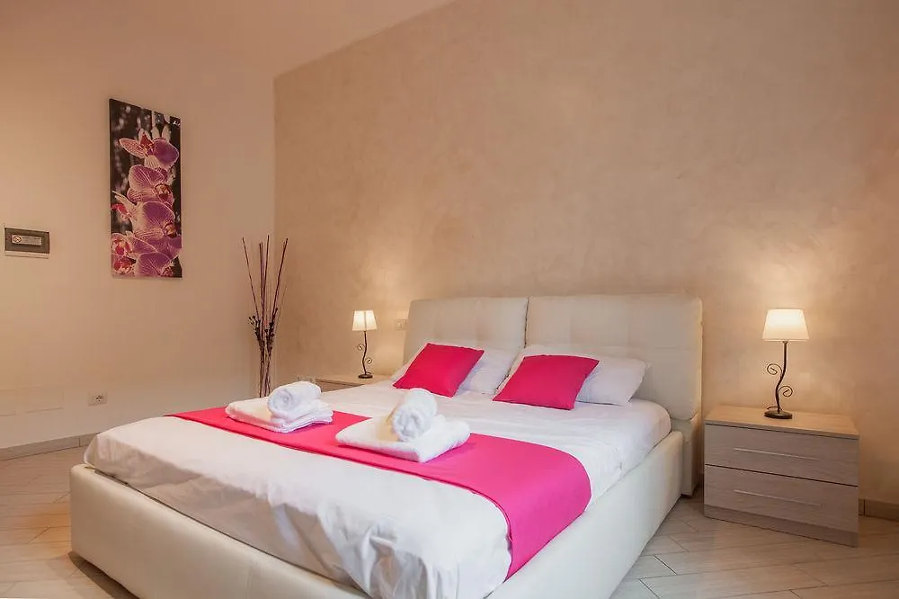 Df Royal Rooms Rome Italy