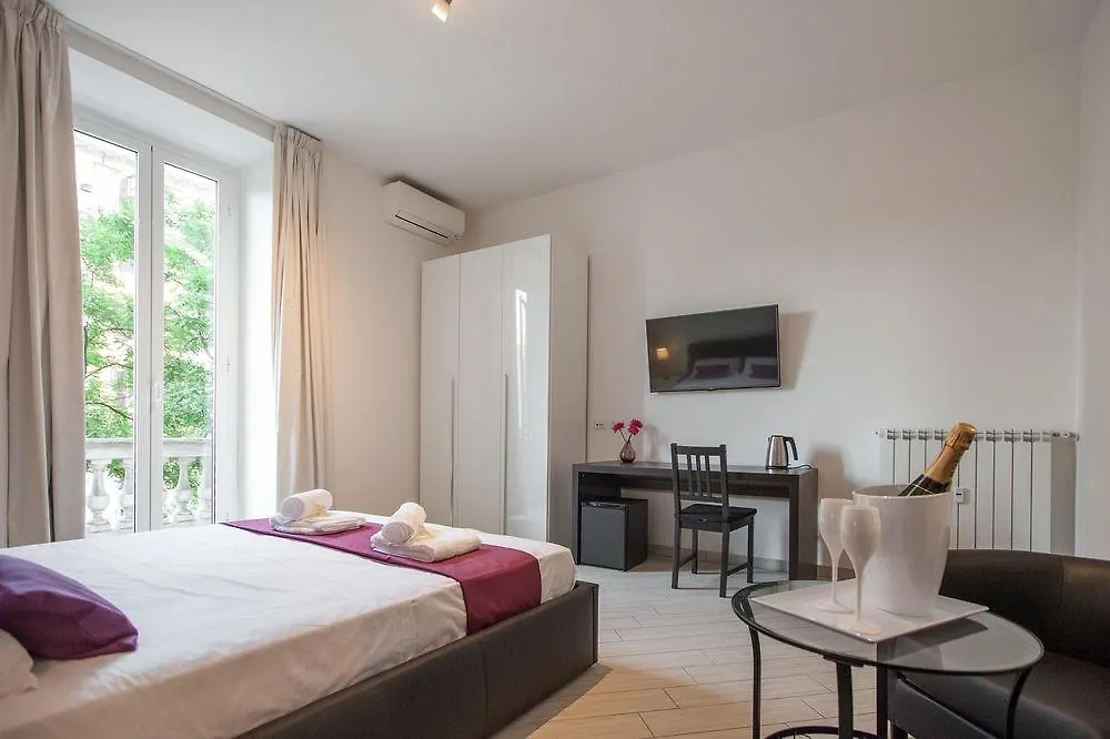 Df Royal Rooms Rome Italy